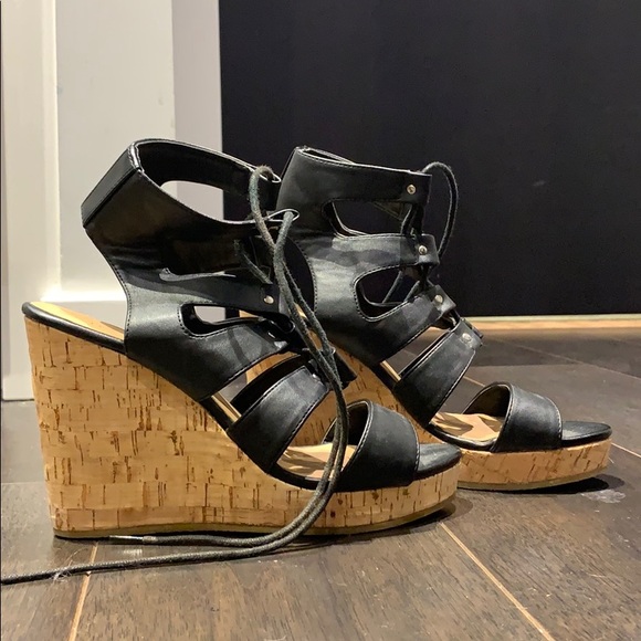 Black lace up wedges - Picture 2 of 3